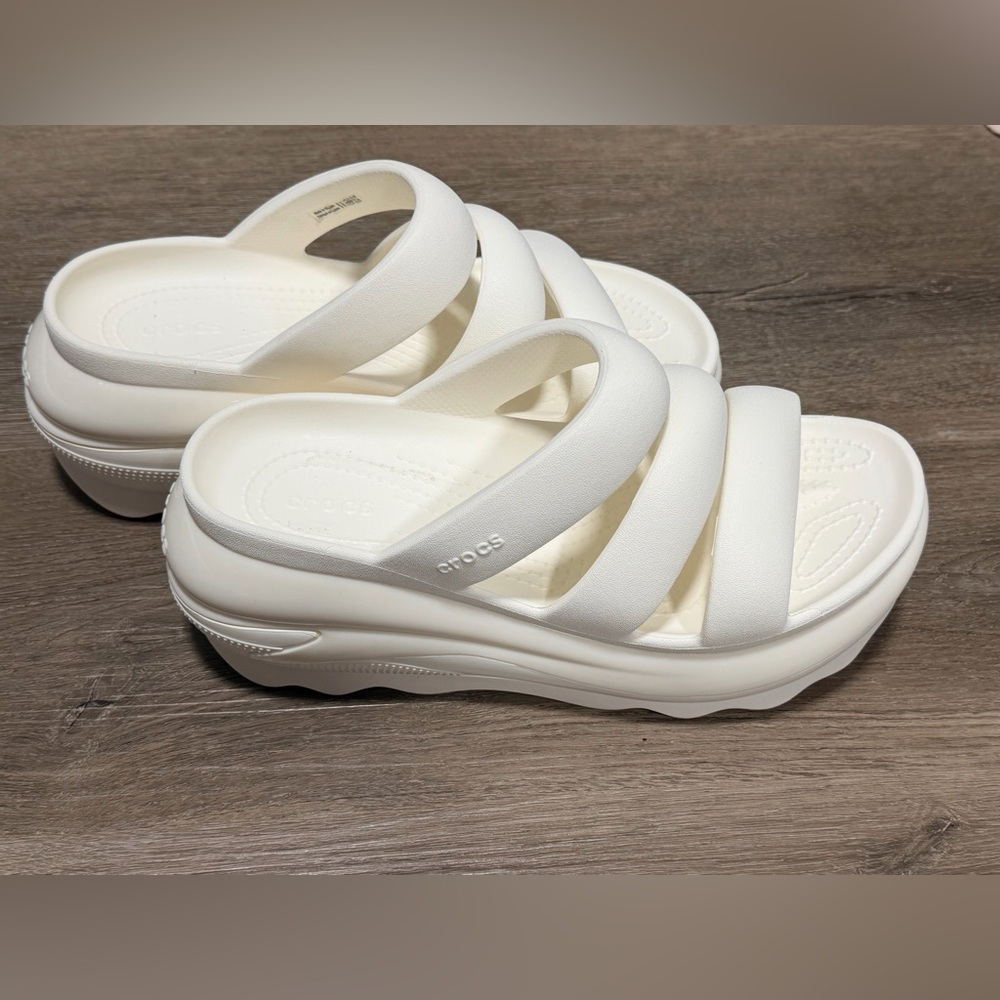 NWOT Crocs Mega Crush Triple Strap Sandals 🤍
